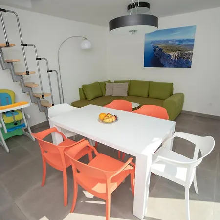 Median Apartment